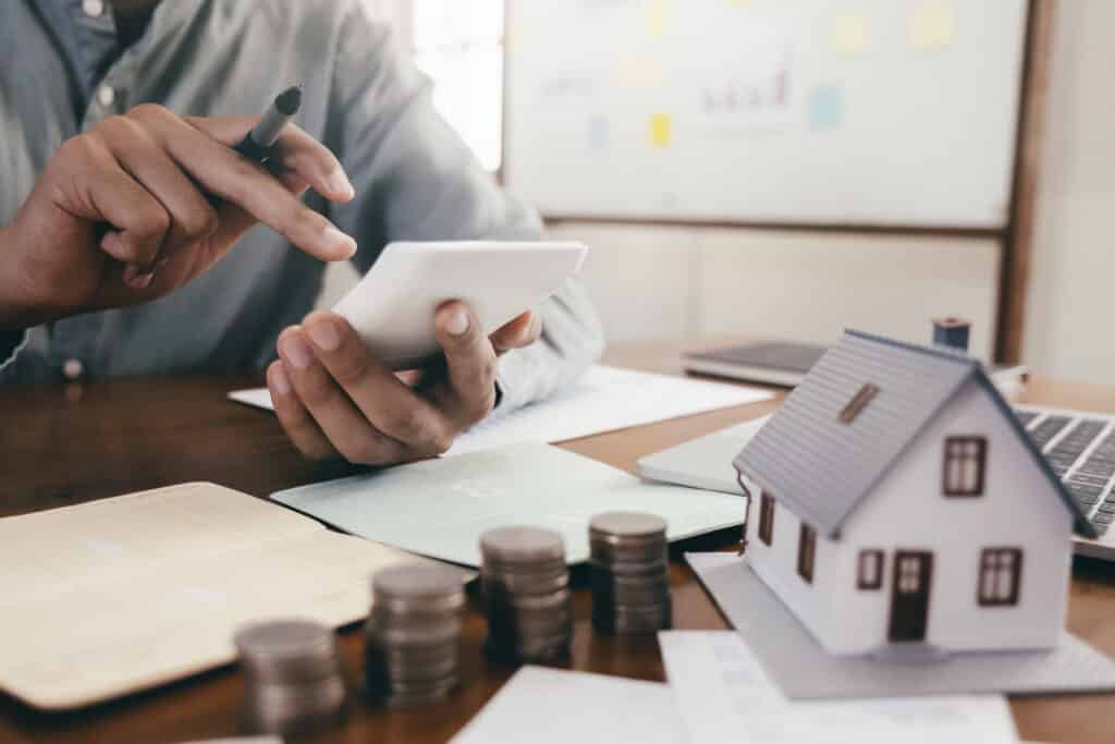 Property manager calculating an mortgage